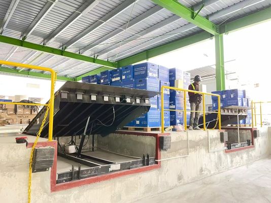 Equalizador hidráulico de doca de duplo cilindro com dispositivo de proteção contra sobrecarga para motor